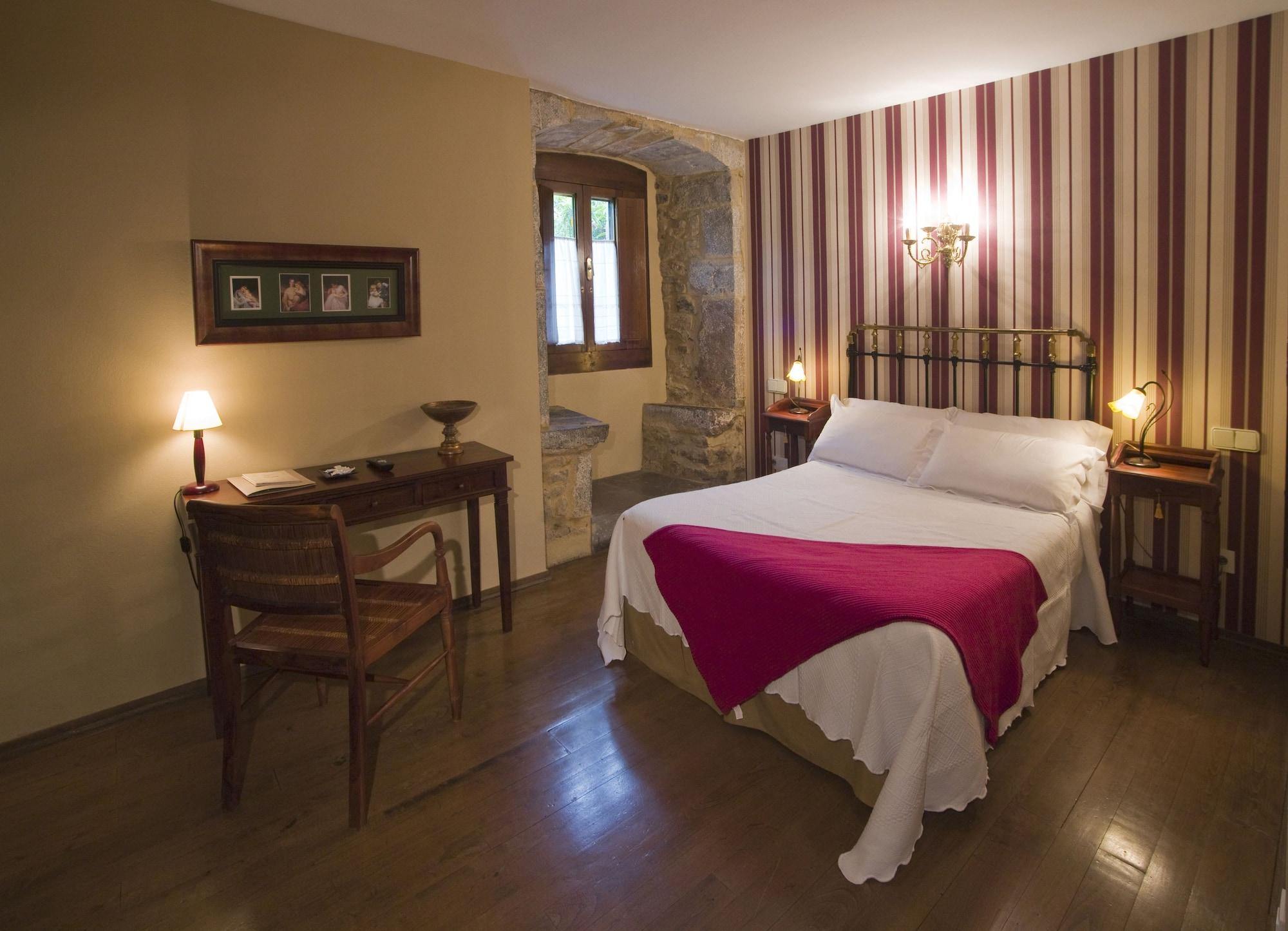 Hotel Castillo Valdes Salas Kültér fotó