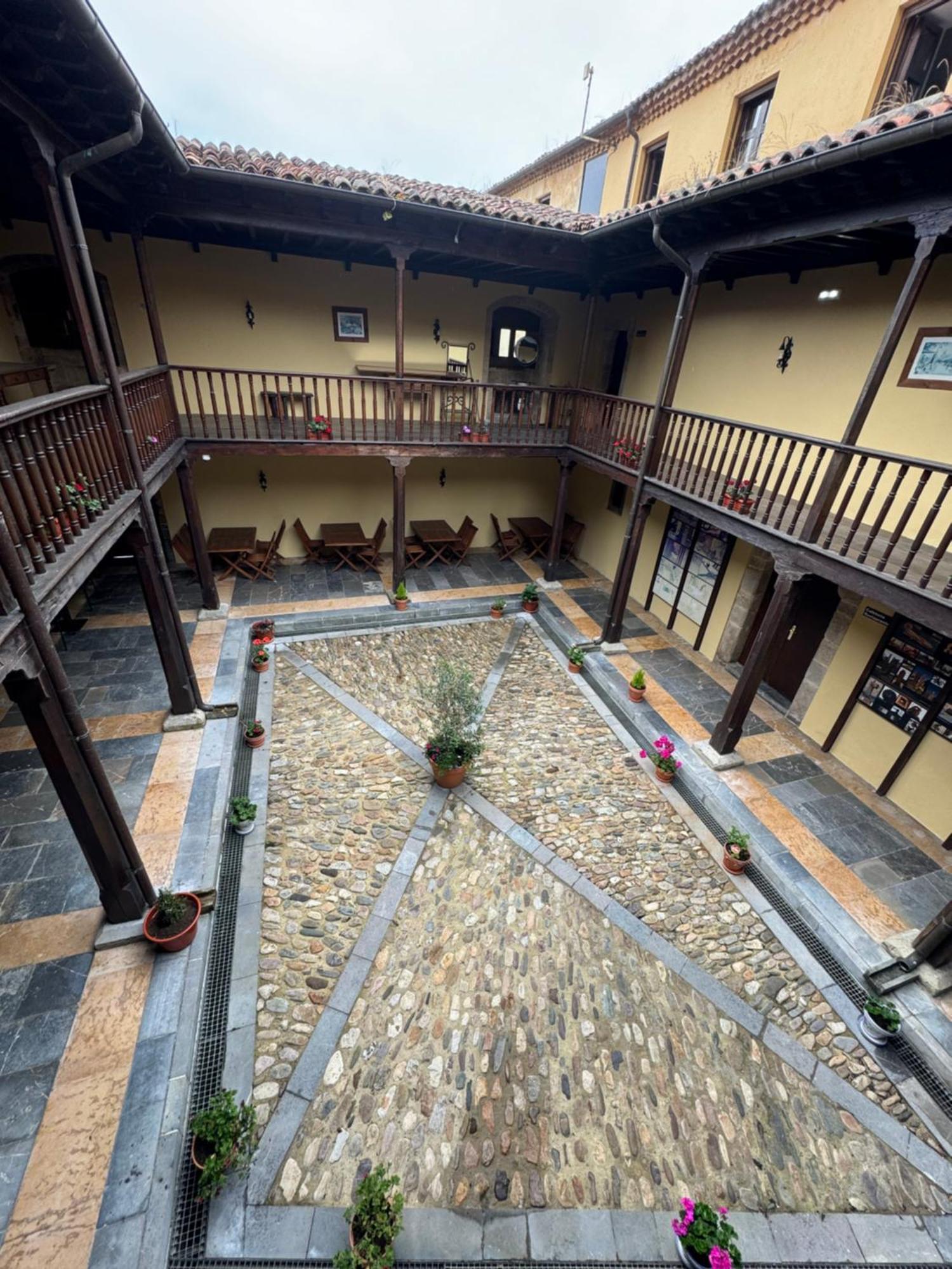 Hotel Castillo Valdes Salas Kültér fotó
