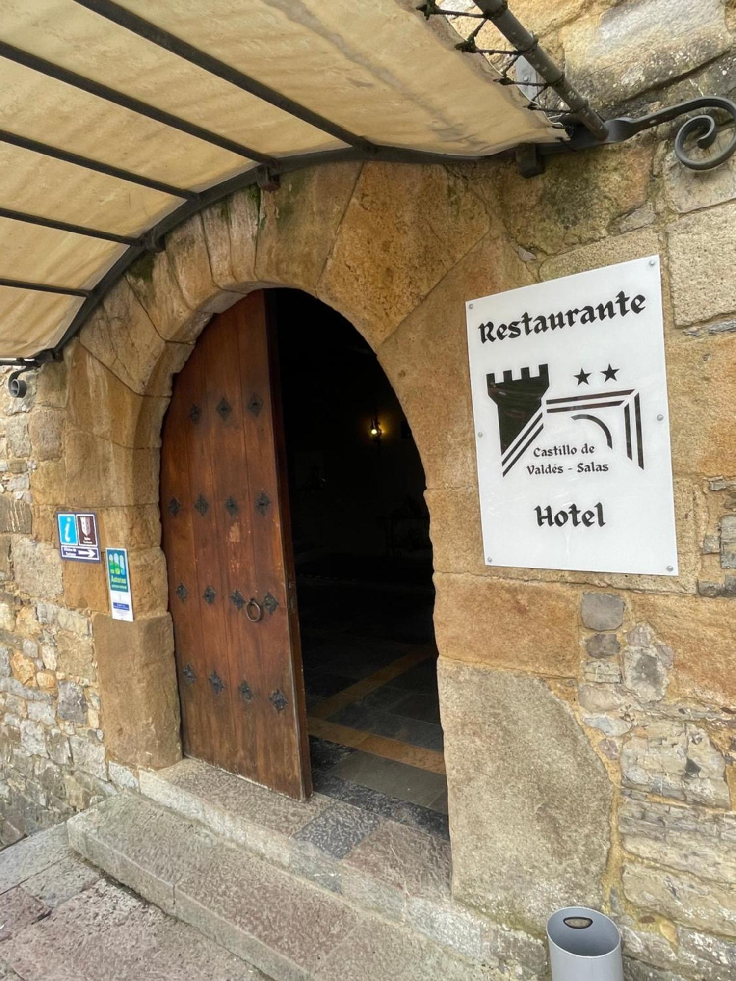 Hotel Castillo Valdes Salas Kültér fotó