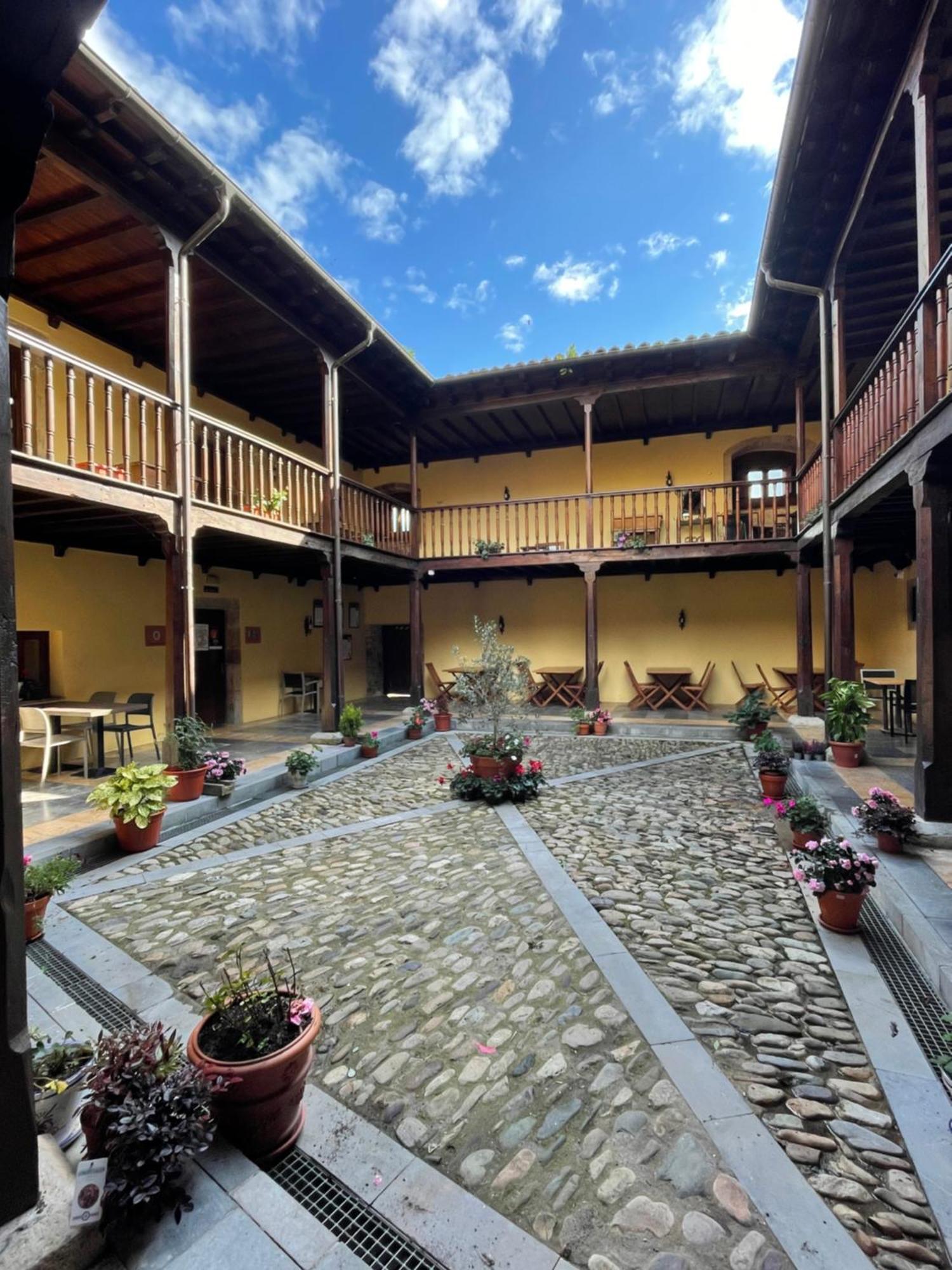 Hotel Castillo Valdes Salas Kültér fotó